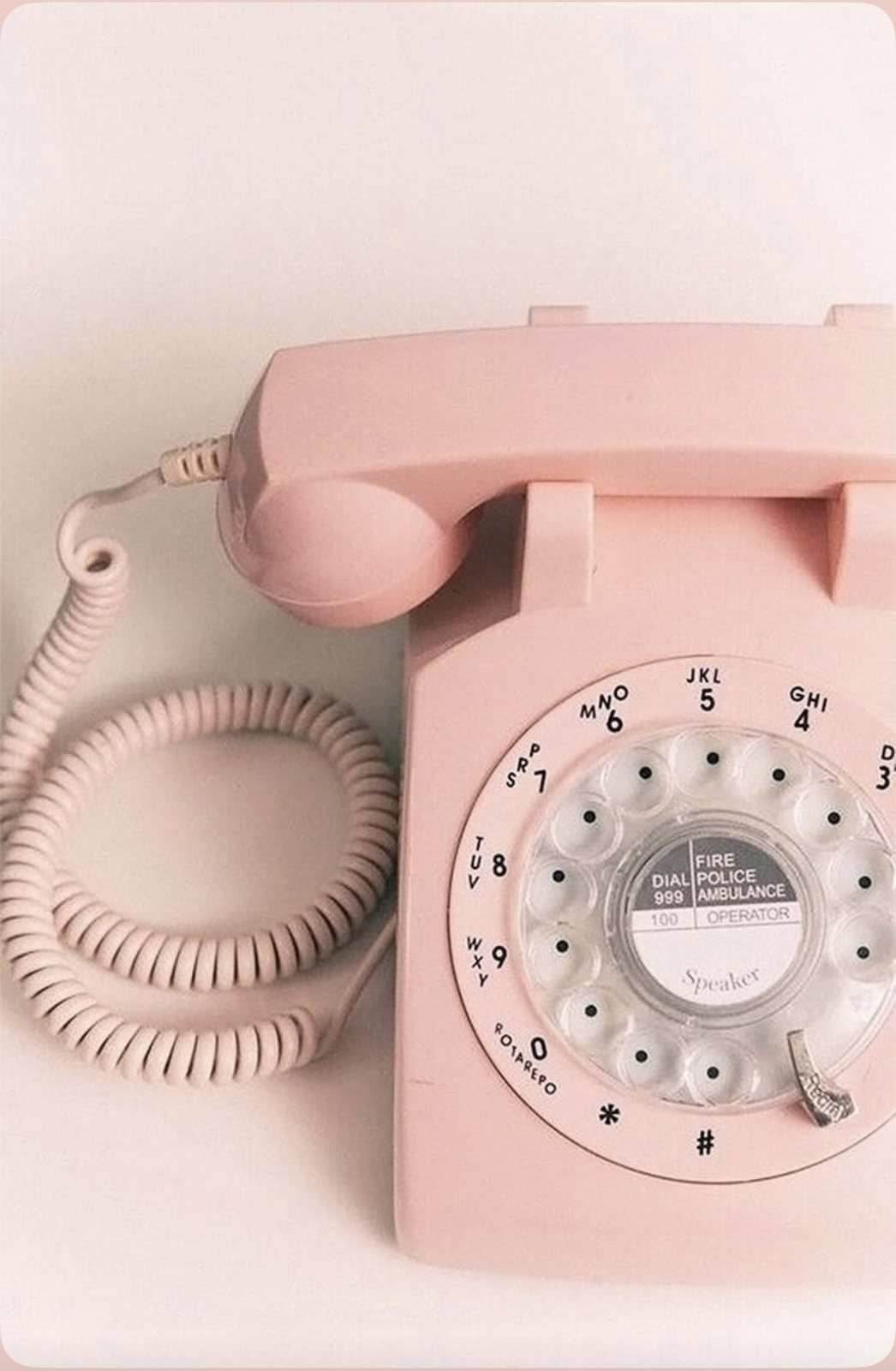 Téléphone rose vintage, la Hotline